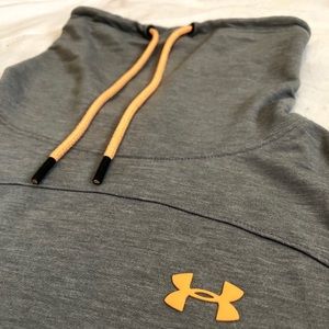 High Neck Under Armour Pullover